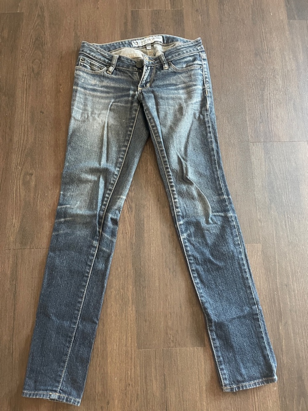 Bullhead Women's Faded Dark Blue Skinny Jeans